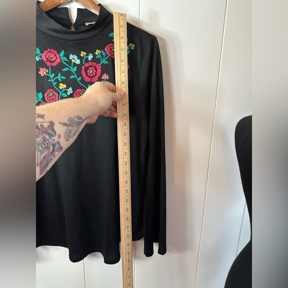 NWT Loft Black Long Sleeve Top with Floral Embroidery Women’s Size Large - Picture 7 of 12